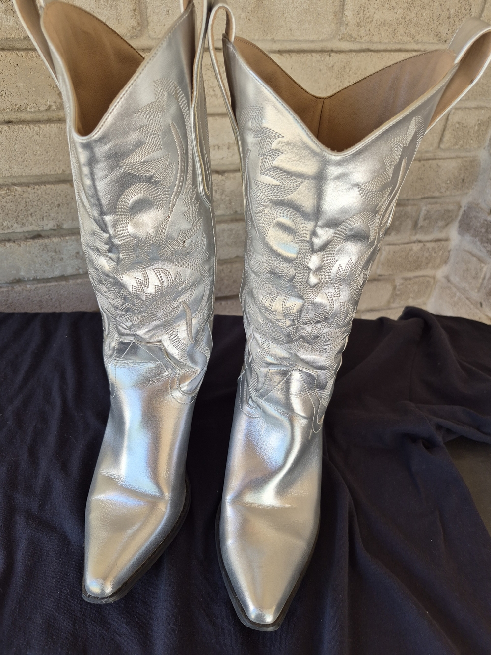 Women's Metallic Silver Western Heeled Boots